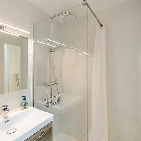 Charming Flat With Sea View - 1br - 2p - דירה *